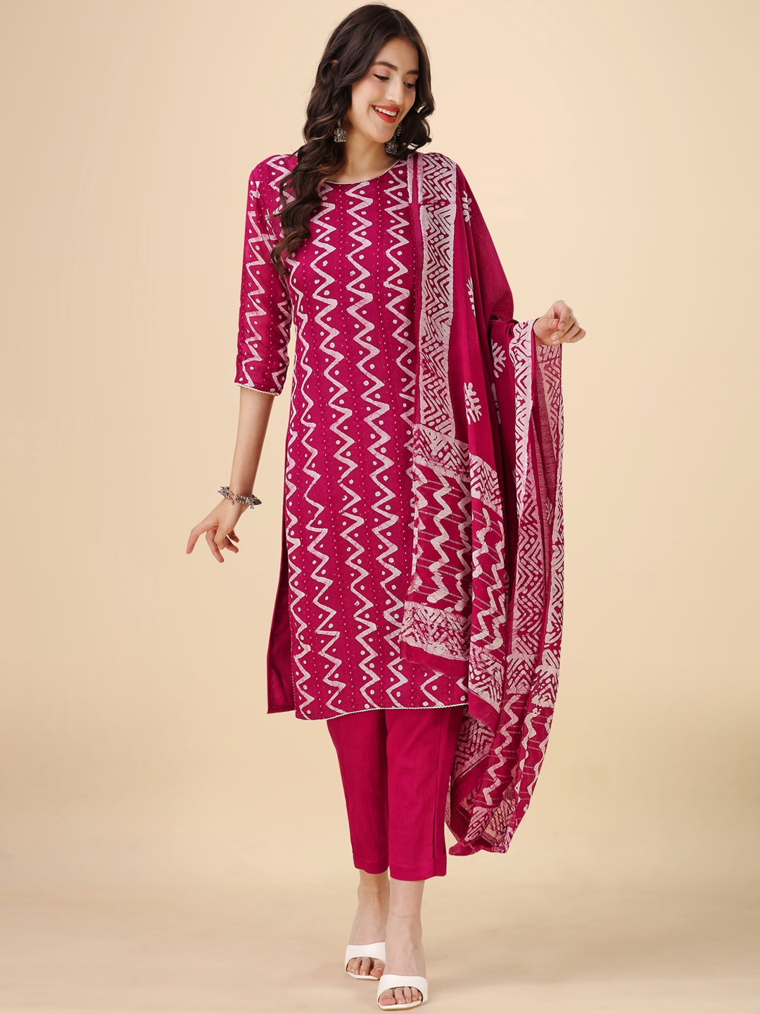 heemara Geometric Printed Regular Chanderi Silk Kurta with Trousers & With Dupatta, Maroon
heemara Geometric Printed Regular Chanderi Silk Kurta with Trousers & With Dupatta, Maroon