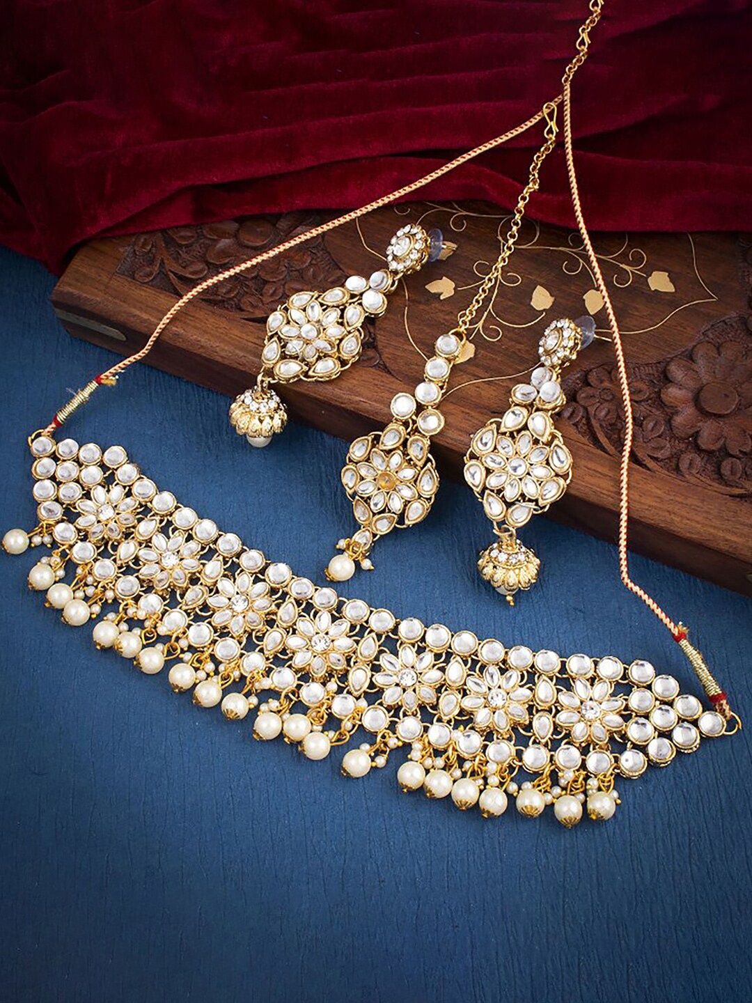 Sukkhi Gold-Plated Kundan-Studded Necklace And Earrings With Maang Tika Jewellery Set
Sukkhi Gold-Plated Kundan-Studded Necklace And Earrings With Maang Tika Jewellery Set