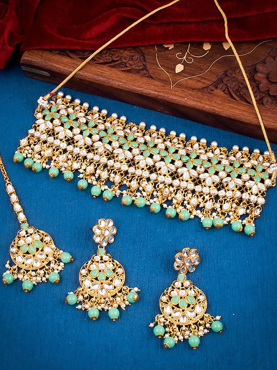 Sukkhi Gold-Plated Kundan-Studded Necklace And Earrings With Maang Tika Jewellery Set
Sukkhi Gold-Plated Kundan-Studded Necklace And Earrings With Maang Tika Jewellery Set
