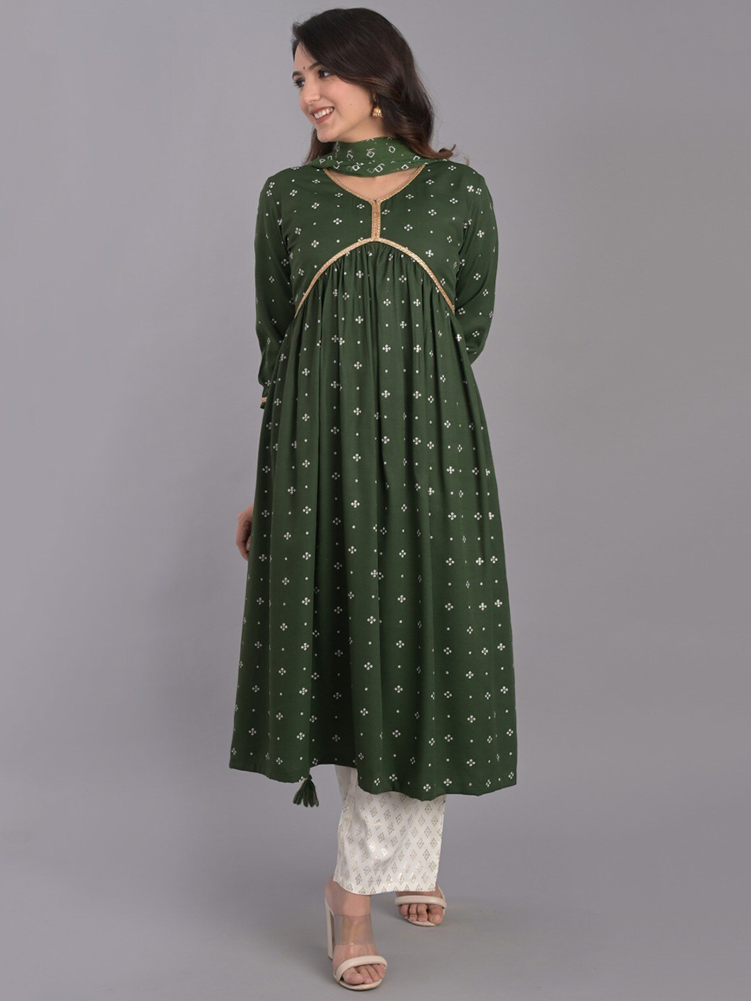 Do Dhaage Bandhani Printed Pleated A-Line Kurta With Trousers & Dupatta, Green 
Do Dhaage Bandhani Printed Pleated A-Line Kurta With Trousers & Dupatta, Green