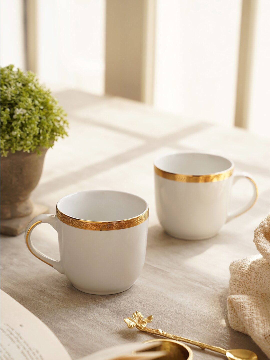 Pure Home and Living White & Gold 2 Pieces Herring Bone Design Coffee Mugs 330 ml Each
Pure Home and Living White & Gold 2 Pieces Herring Bone Design Coffee Mugs 330 ml Each