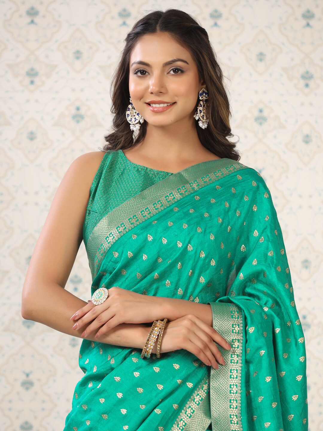 Ode by House of Pataudi Turquoise Blue & Gold-Toned Ethnic Printed Zari Saree
Ode by House of Pataudi Turquoise Blue & Gold-Toned Ethnic Printed Zari Saree