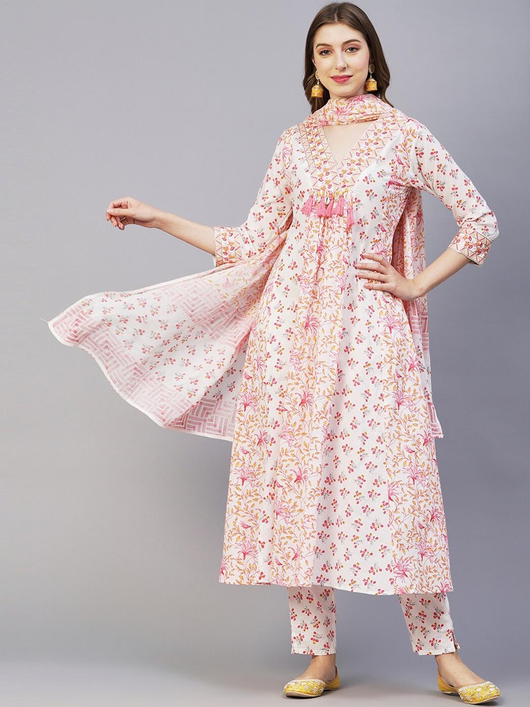 FASHOR White & Peach-Coloured Floral Printed Pure Cotton Kurta with Trousers & Dupatta
FASHOR White & Peach-Coloured Floral Printed Pure Cotton Kurta with Trousers & Dupatta