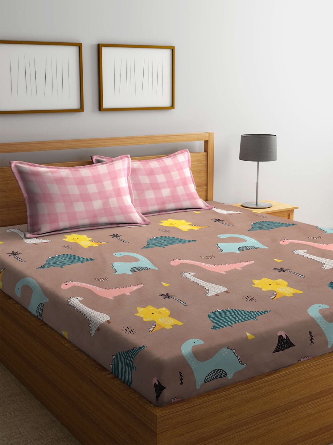 Miaz Lifestyle Brown & Pink Graphic Printed 210 TC Cotton Queen Bedsheet & 2 Pillow Covers
Miaz Lifestyle Brown & Pink Graphic Printed 210 TC Cotton Queen Bedsheet & 2 Pillow Covers