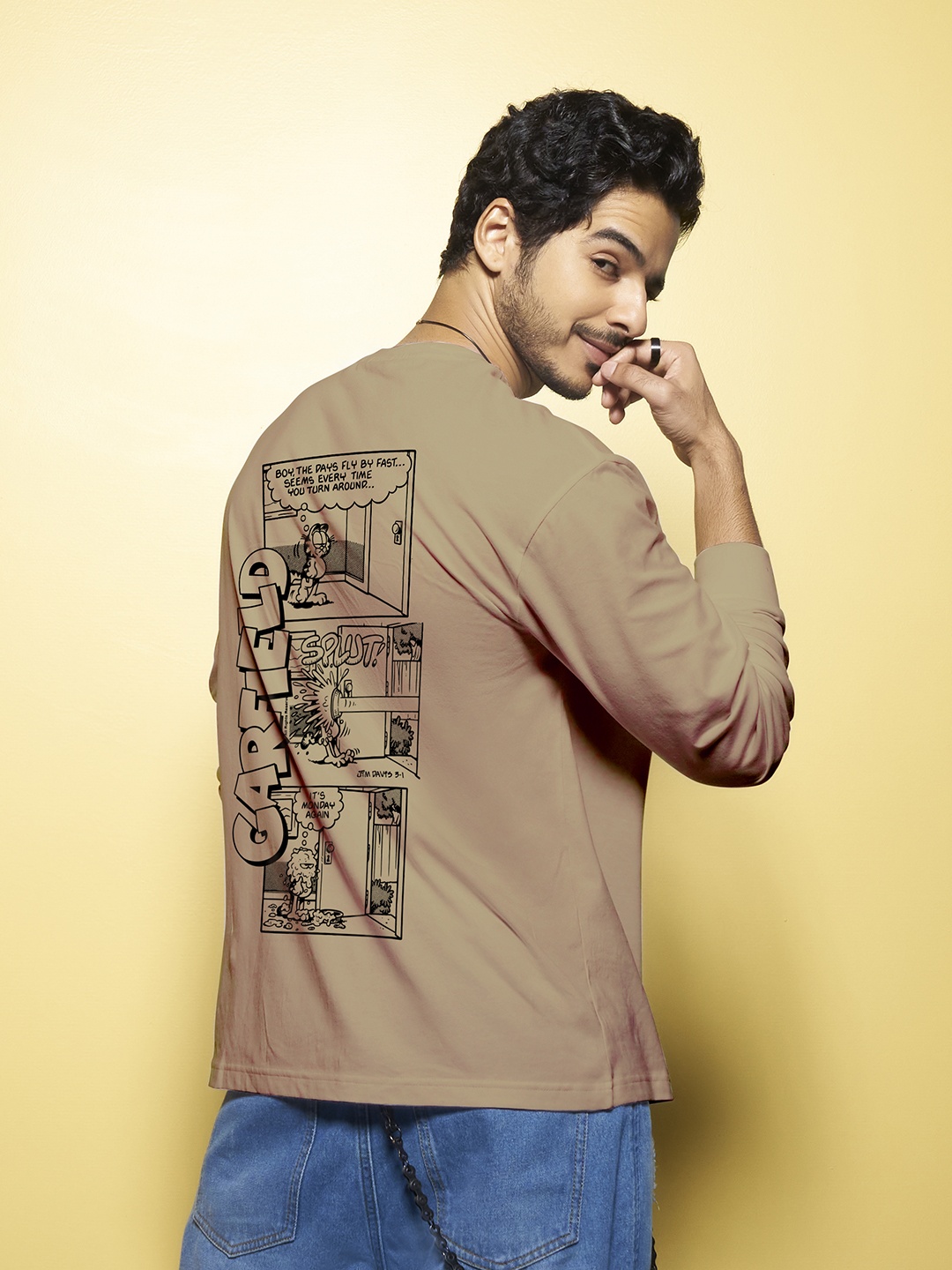 Bewakoof X Garfield Printed Drop-Shoulder Sleeves Oversized Cotton T-Shirt, Beige
Bewakoof X Garfield Printed Drop-Shoulder Sleeves Oversized Cotton T-Shirt, Beige