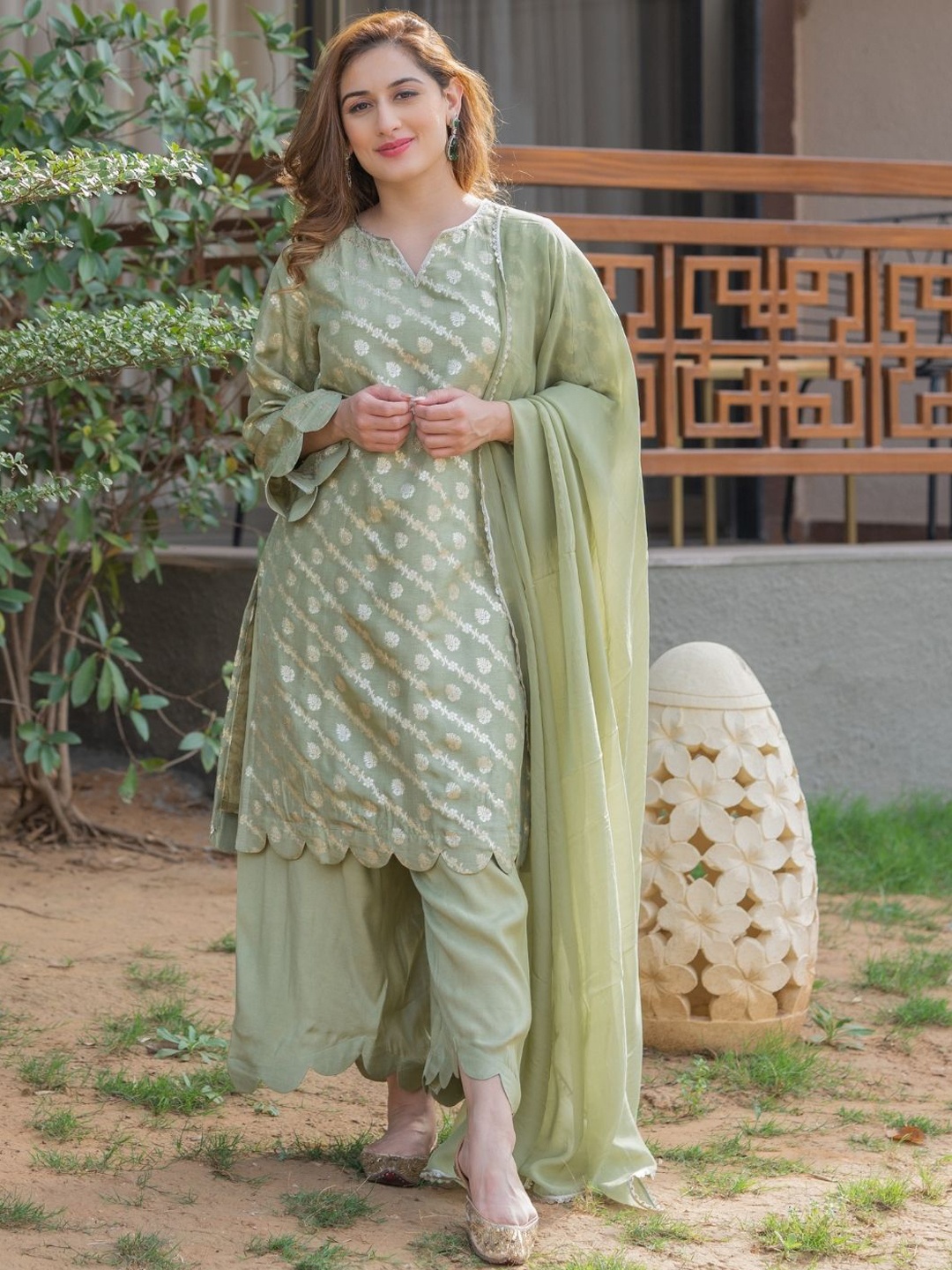 HOUSE OF JAMOTI Ethnic Woven Design Gotta Patti Pure Silk Kurta with Palazzos & Dupatta, Green
HOUSE OF JAMOTI Ethnic Woven Design Gotta Patti Pure Silk Kurta with Palazzos & Dupatta, Green