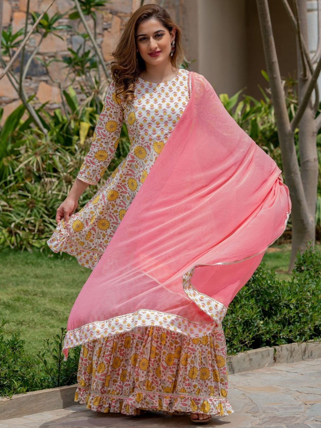 HOUSE OF JAMOTI Floral Printed A-Line Pure Cotton Kurta with Sharara & Dupatta, White
HOUSE OF JAMOTI Floral Printed A-Line Pure Cotton Kurta with Sharara & Dupatta, White