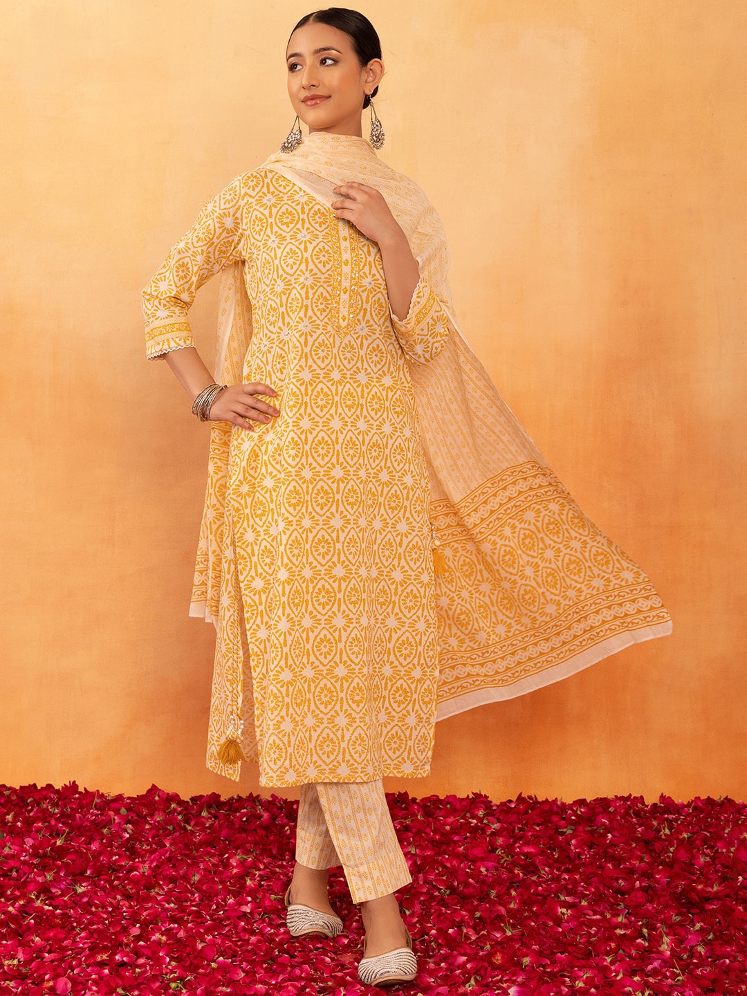 Rang by Indya Mughal Printed Sequined Pure Cotton Kurta With Trouser & Dupatta, Off white
Rang by Indya Mughal Printed Sequined Pure Cotton Kurta With Trouser & Dupatta, Off white