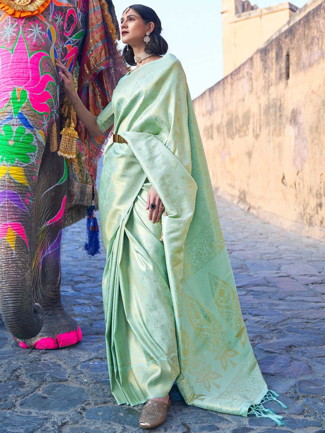 KARAGIRI Woven Design Zari Kanjeevaram Saree, Green
