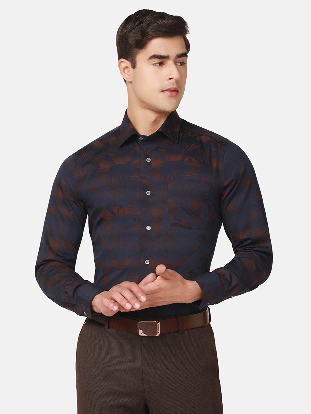 Blackberrys India Slim Abstract Printed Spread Collar Pure Cotton Slim Fit Formal Shirt, Navy blue
Blackberrys India Slim Abstract Printed Spread Collar Pure Cotton Slim Fit Formal Shirt, Navy blue