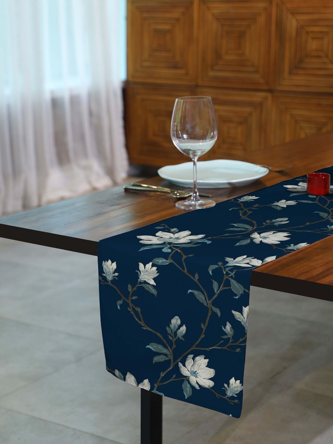 SPACES Blue & White 5 Pieces Floral Printed Reversible Table Runner & Table Placemats
SPACES Blue & White 5 Pieces Floral Printed Reversible Table Runner & Table Placemats