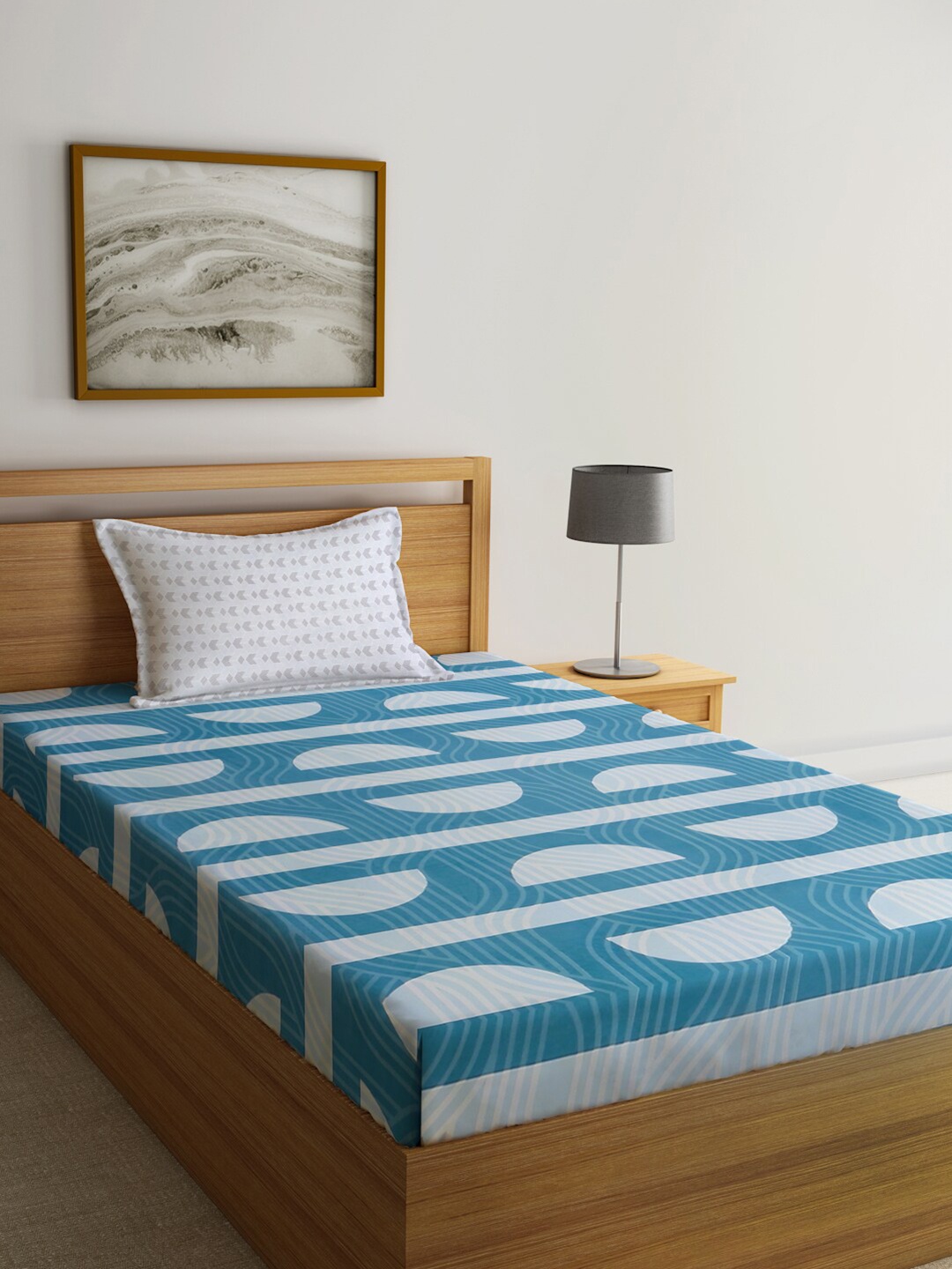 KLOTTHE Blue & White Geometric-Printed 300TC Fitted Single Bedsheet With 1 Pillow Cover
KLOTTHE Blue & White Geometric-Printed 300TC Fitted Single Bedsheet With 1 Pillow Cover