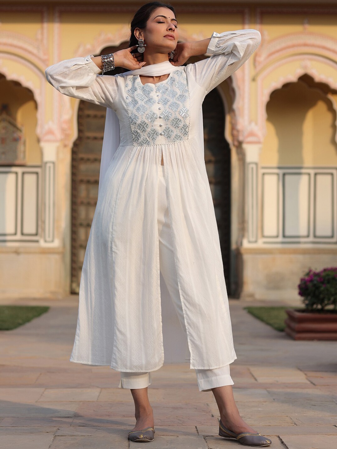 Juniper White Geometric Yoke Design High Slit Sequinned Kurta with Trousers & With Dupatta
Juniper White Geometric Yoke Design High Slit Sequinned Kurta with Trousers & With Dupatta