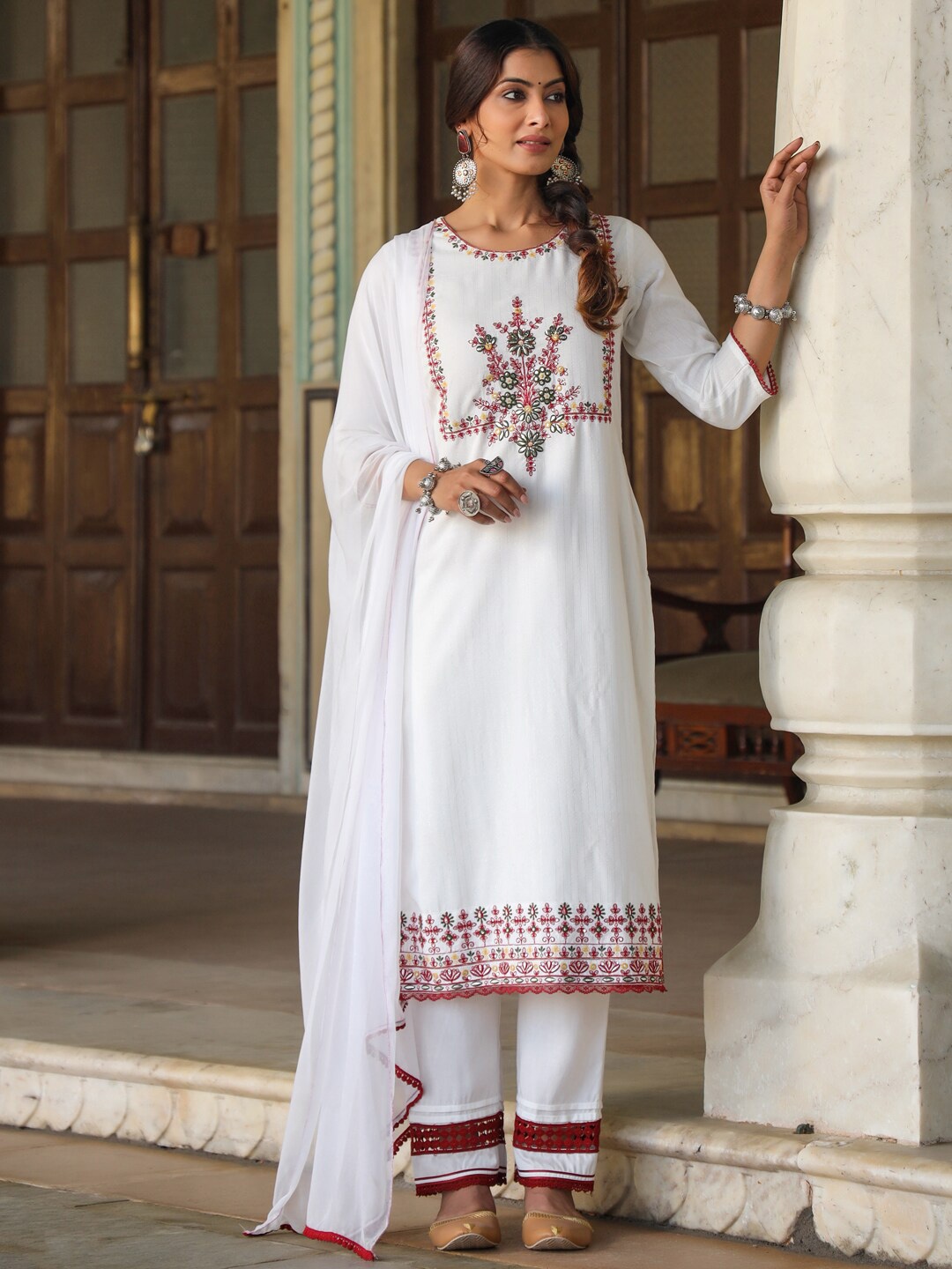 Juniper White Floral Embroidered Regular Mirror Work Kurta with Trousers & With Dupatta
Juniper White Floral Embroidered Regular Mirror Work Kurta with Trousers & With Dupatta