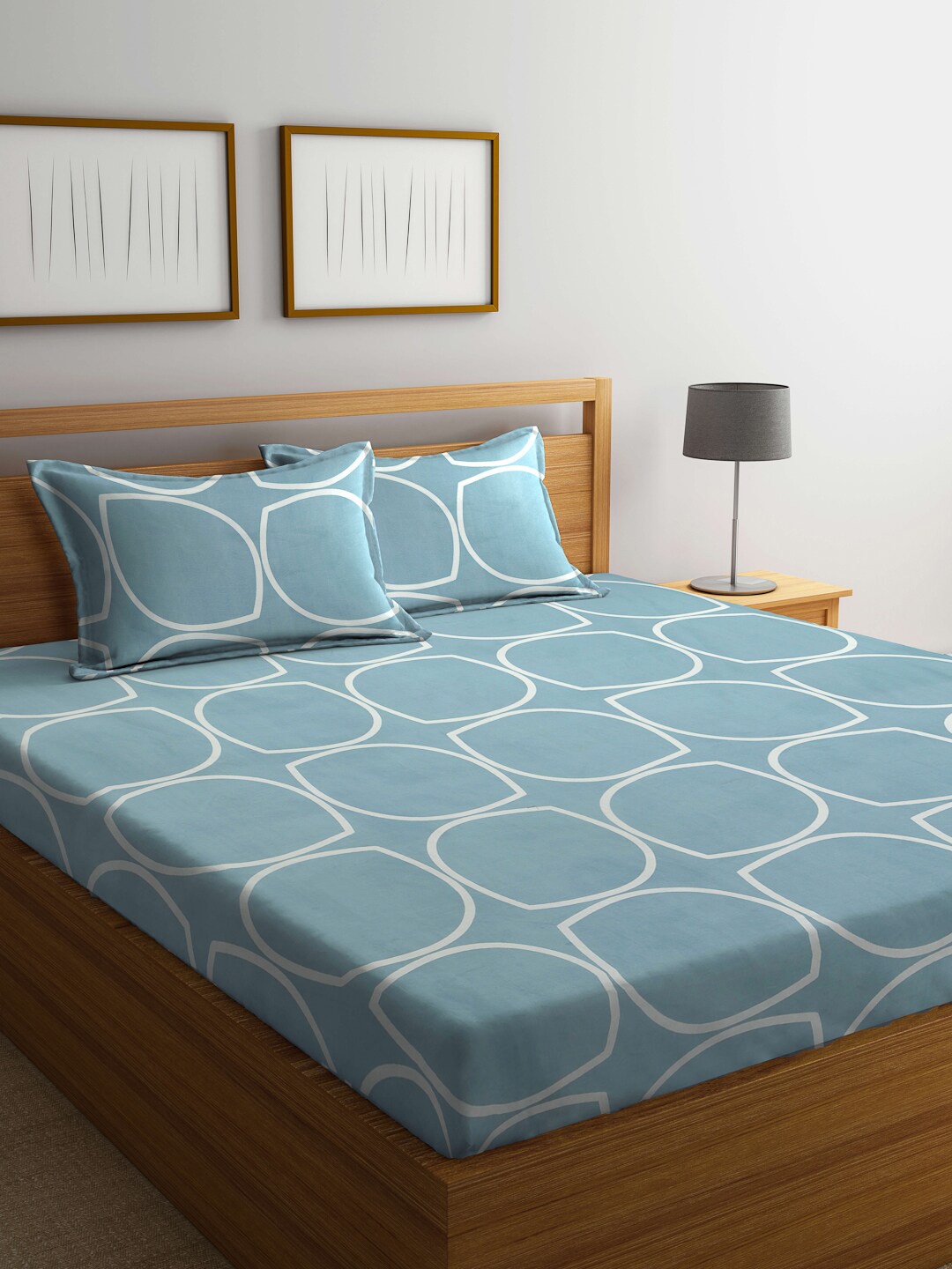 KLOTTHE Blue & White Geometric Printed 300 TC Fitted King Bedsheet With 2 Pillow Covers
KLOTTHE Blue & White Geometric Printed 300 TC Fitted King Bedsheet With 2 Pillow Covers