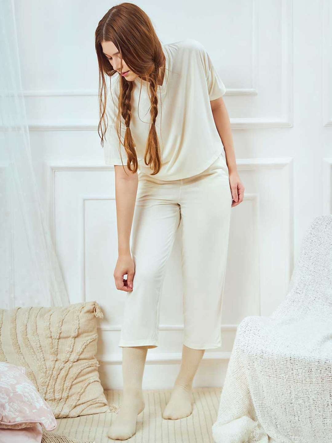 NOBERO Drop Shoulder T-Shirt With Capris, White
NOBERO Drop Shoulder T-Shirt With Capris, White