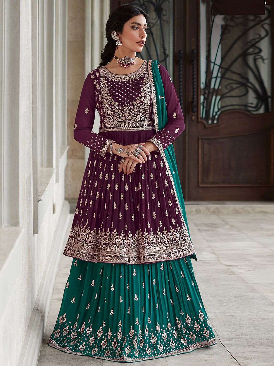 ODETTE Ethnic Motifs Embroidered Pleated A-Line Sequinned Kurta with Skirt & Dupatta, Purple
ODETTE Ethnic Motifs Embroidered Pleated A-Line Sequinned Kurta with Skirt & Dupatta, Purple