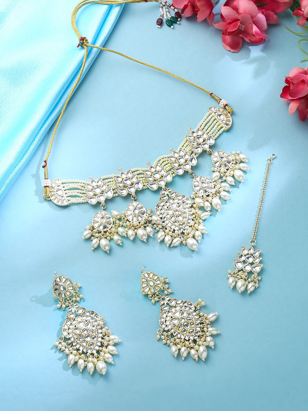 Yellow Chimes Gold-Plated Kundan-Studded & Beaded Necklace & Earrings Set With Maangtikka
Yellow Chimes Gold-Plated Kundan-Studded & Beaded Necklace & Earrings Set With Maangtikka