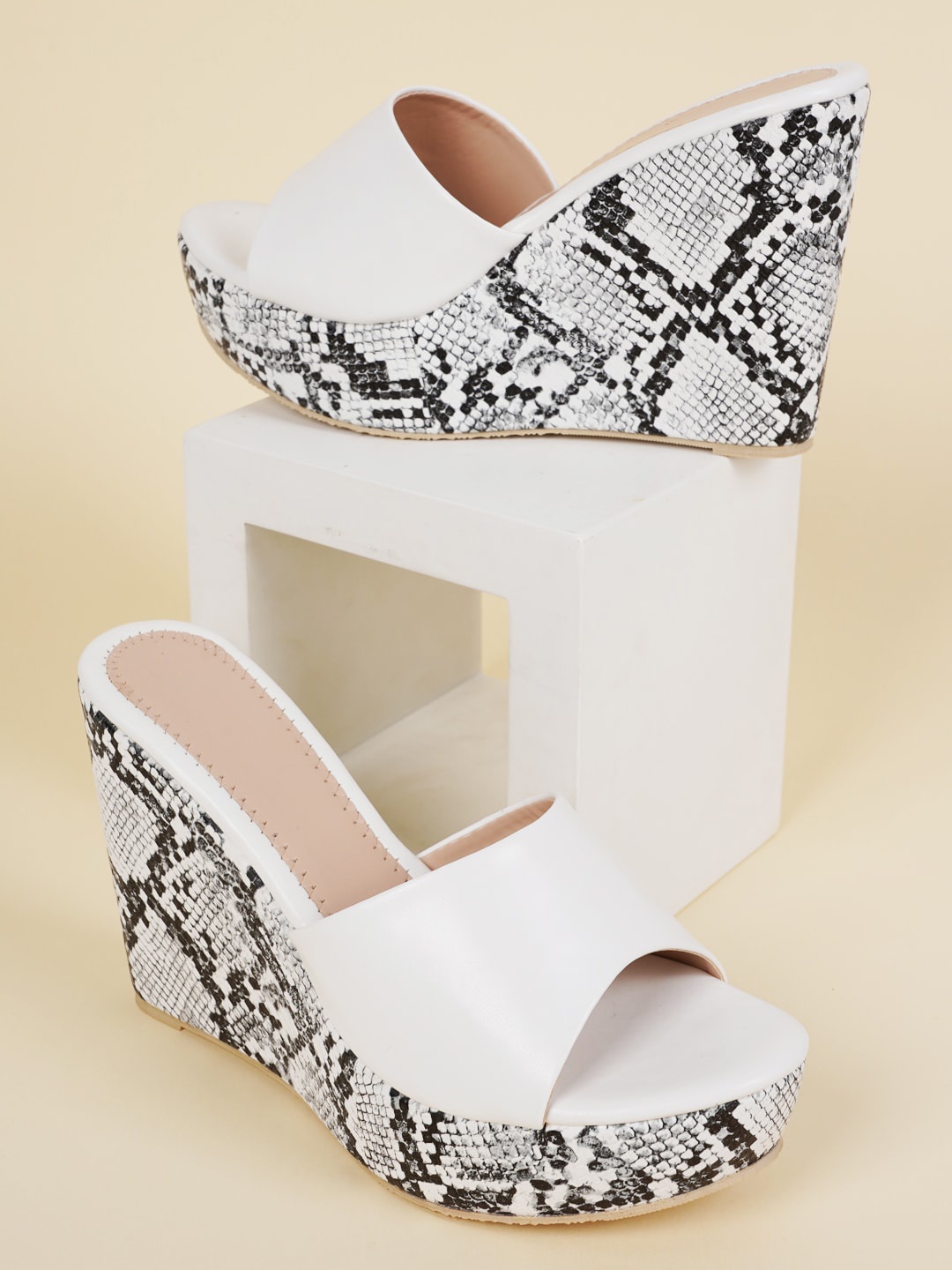 Walkfree Printed Open Toe Wedges, White