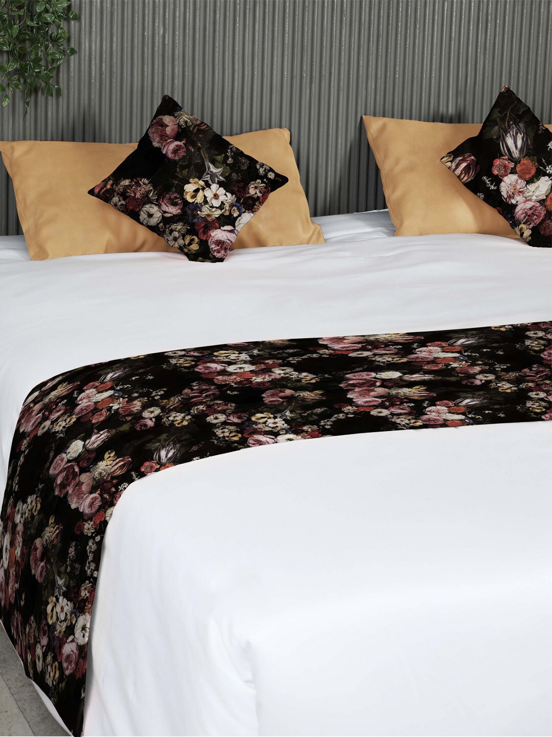 SPACES Twilight Black & Pink Printed Reversible King & Queen Bed Runner & 2 Cushion Covers
SPACES Twilight Black & Pink Printed Reversible King & Queen Bed Runner & 2 Cushion Covers