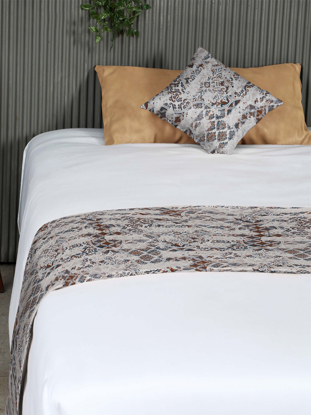 SPACES Damask Delight Brown & Grey Reversible King & Queen Bed Runner & 2 Cushion Covers
SPACES Damask Delight Brown & Grey Reversible King & Queen Bed Runner & 2 Cushion Covers