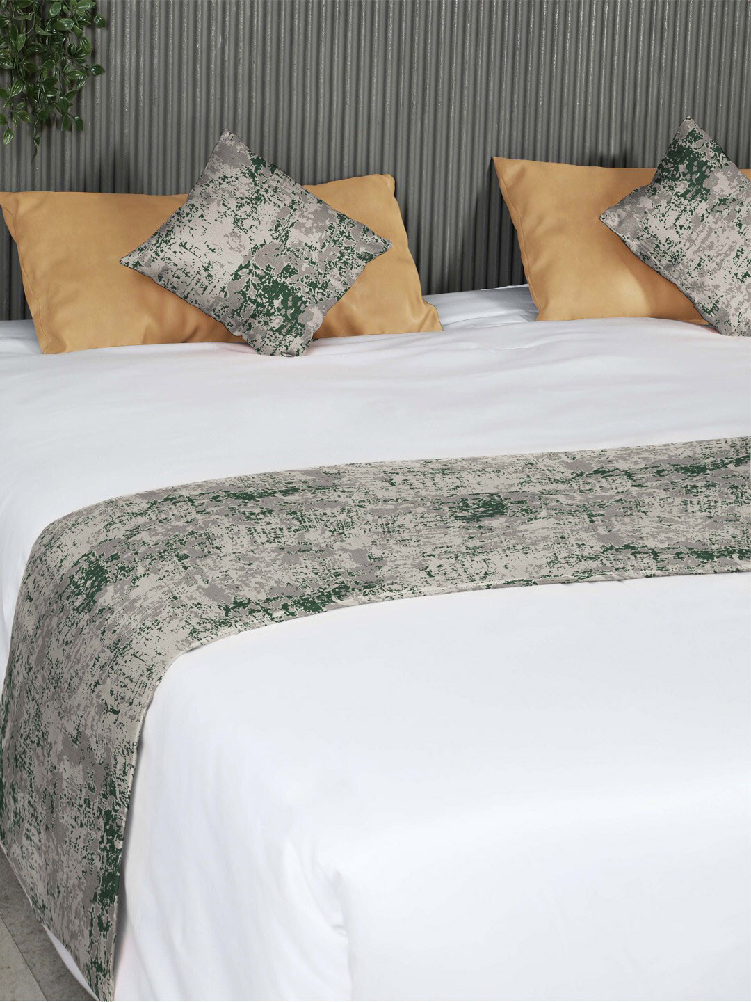 SPACES Diverse Parade Green & Grey Reversible King & Queen Bed Runner & 2 Cushion Covers
SPACES Diverse Parade Green & Grey Reversible King & Queen Bed Runner & 2 Cushion Covers