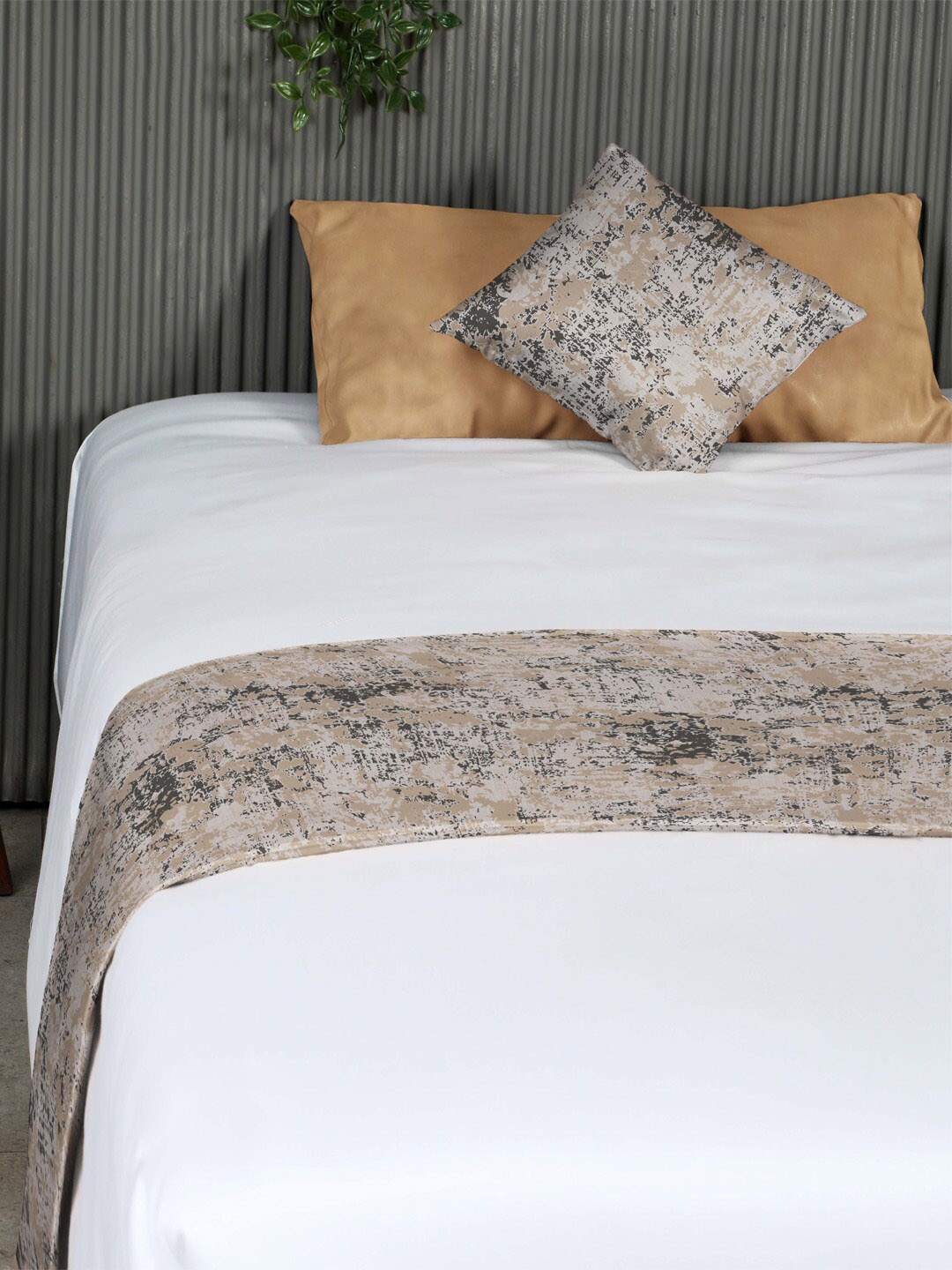 SPACES Grey & Beige Diverse Parade Printed Reversible Bed Runner With 2 Cushion Covers
SPACES Grey & Beige Diverse Parade Printed Reversible Bed Runner With 2 Cushion Covers