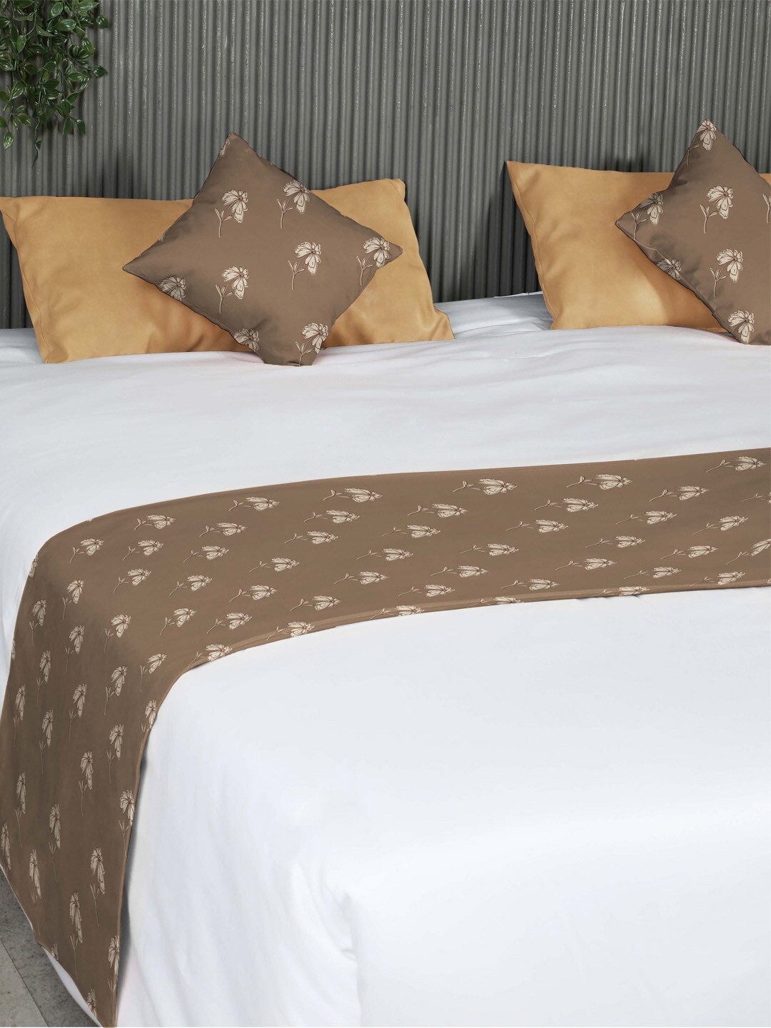 SPACES Bohemian Daisy Brown Printed Velvet King & Queen Bed Runner & 2 Cushion Covers
SPACES Bohemian Daisy Brown Printed Velvet King & Queen Bed Runner & 2 Cushion Covers