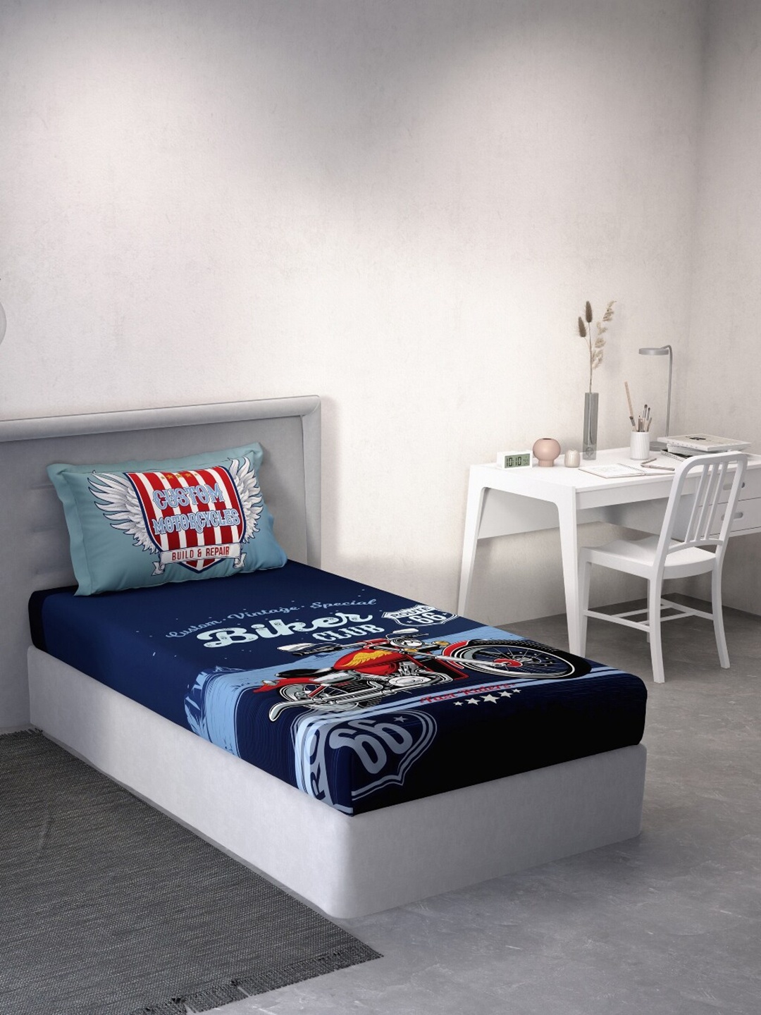DDecor Navy Blue & Red Graphic Printed 140 TC Cotton Single Bedsheet With 1 Pillow Cover
DDecor Navy Blue & Red Graphic Printed 140 TC Cotton Single Bedsheet With 1 Pillow Cover