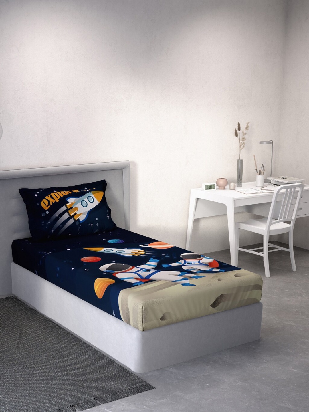 DDecor Navy Blue & White Graphic Printed 140 TC SCotton Single Bedsheet & 1 Pillow Cover
DDecor Navy Blue & White Graphic Printed 140 TC SCotton Single Bedsheet & 1 Pillow Cover