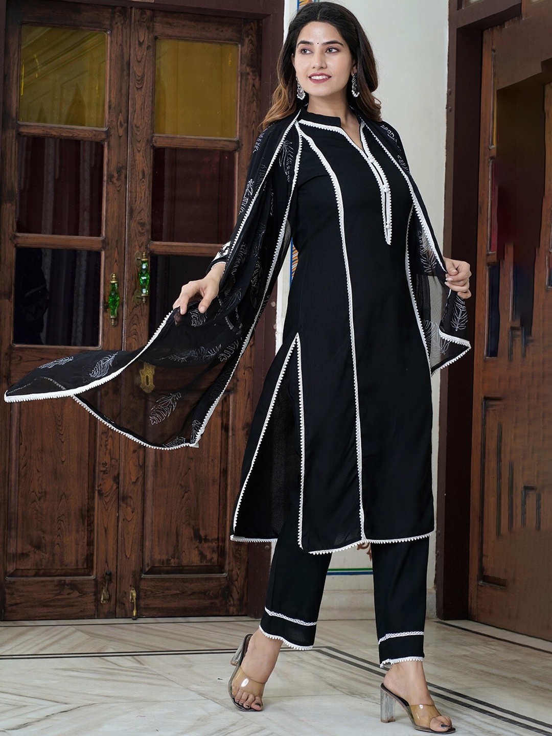 Hatheli Mandarin Collar Regular Thread Work Kurta with Trousers & With Dupatta, Black
Hatheli Mandarin Collar Regular Thread Work Kurta with Trousers & With Dupatta, Black