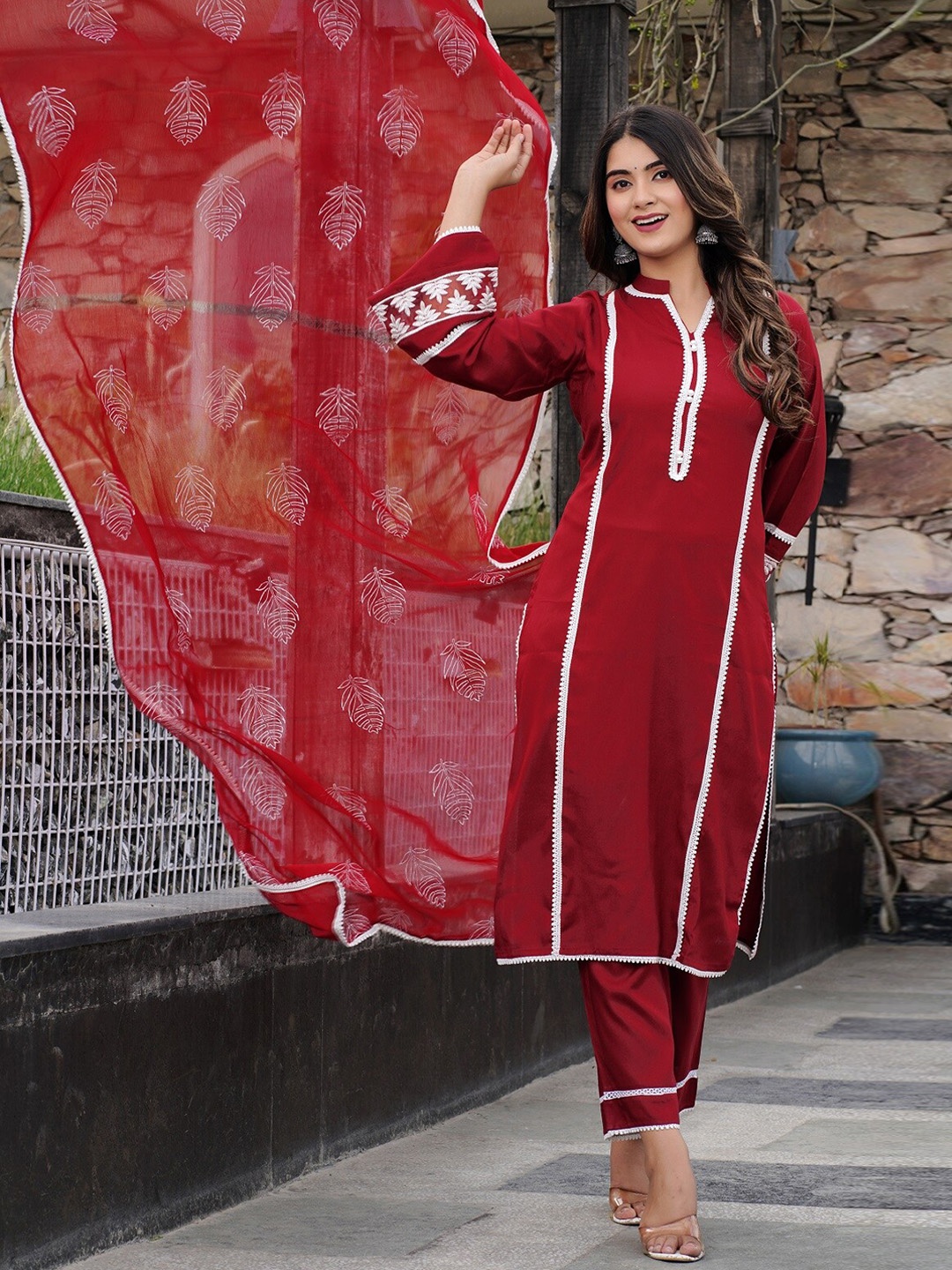 Hatheli Mandarin Collar Regular Thread Work Kurta with Trousers & With Dupatta, Maroon
Hatheli Mandarin Collar Regular Thread Work Kurta with Trousers & With Dupatta, Maroon
