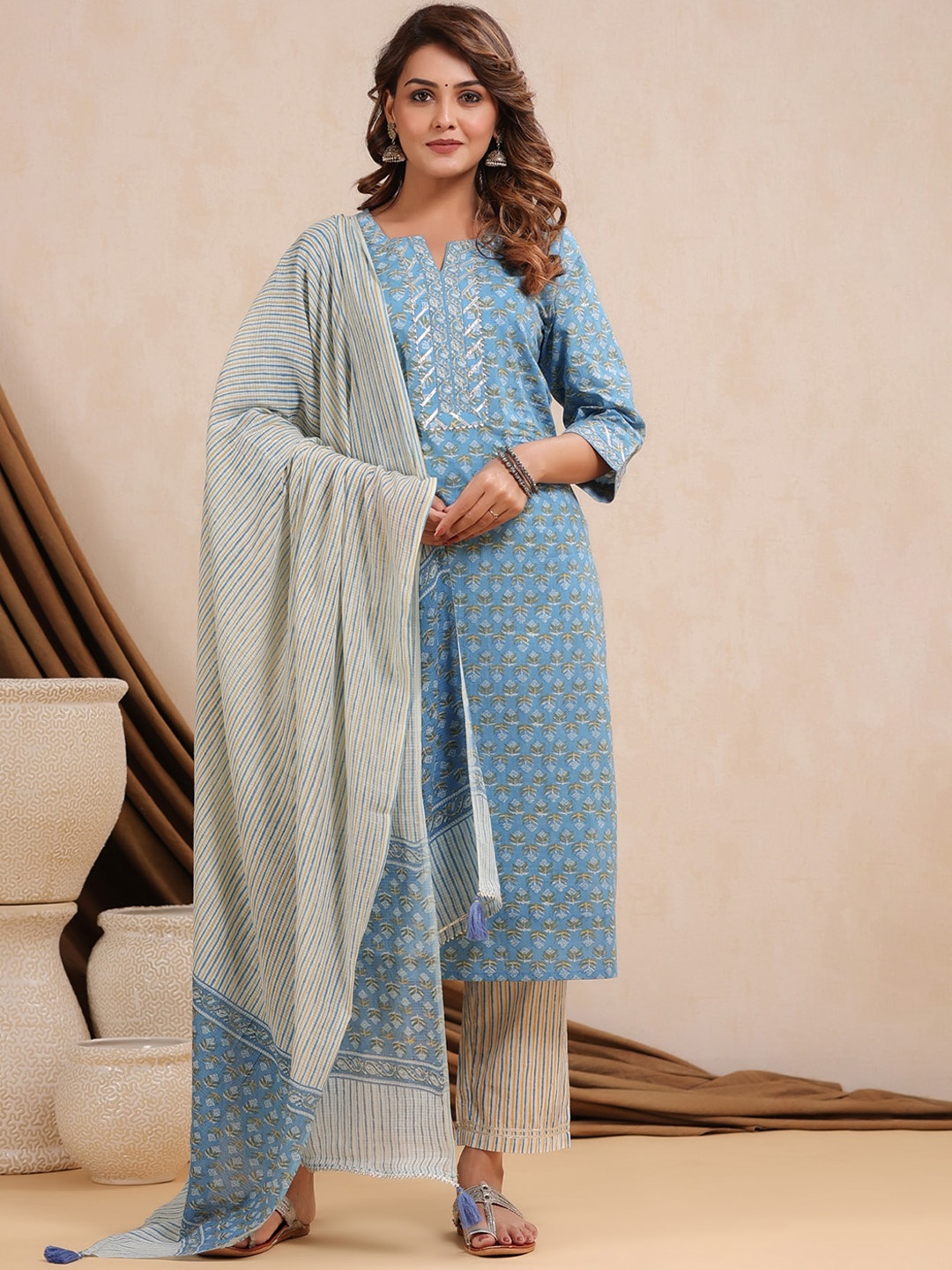 The Kurta Express Floral Printed Regular Pure Cotton Kurta With Trousers & Dupatta, Blue
The Kurta Express Floral Printed Regular Pure Cotton Kurta With Trousers & Dupatta, Blue