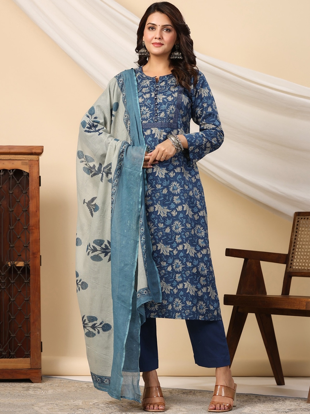 EtnicaWear Ethnic Motifs Printed Notched Neck Pure Cotton Kurta With Palazzos & Dupatta, Blue
EtnicaWear Ethnic Motifs Printed Notched Neck Pure Cotton Kurta With Palazzos & Dupatta, Blue