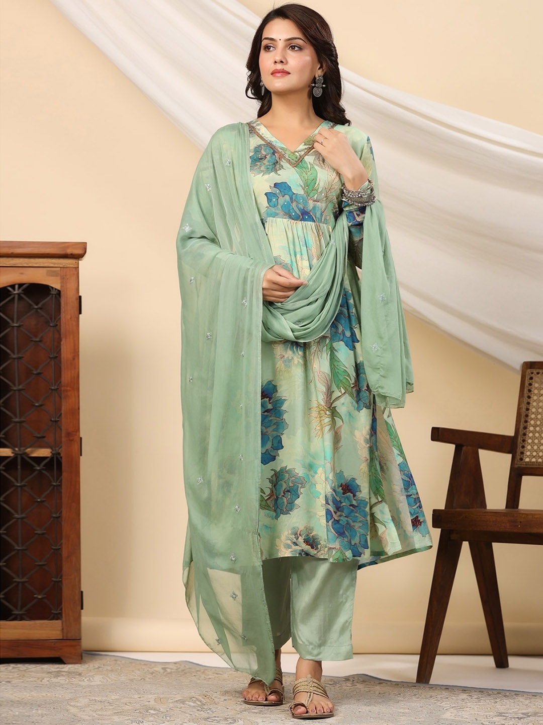 EtnicaWear Floral Printed V Neck Pleated Sequinned Kurta With Palazzos & Dupatta, Green
EtnicaWear Floral Printed V Neck Pleated Sequinned Kurta With Palazzos & Dupatta, Green