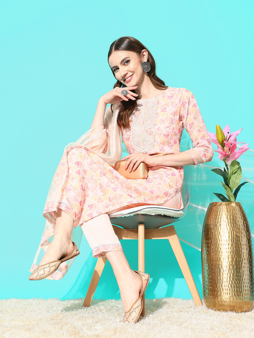 Sangria Floral Embroidered Regular Thread Work Linen Kurta with Trousers & With Dupatta, Peach
Sangria Floral Embroidered Regular Thread Work Linen Kurta with Trousers & With Dupatta, Peach