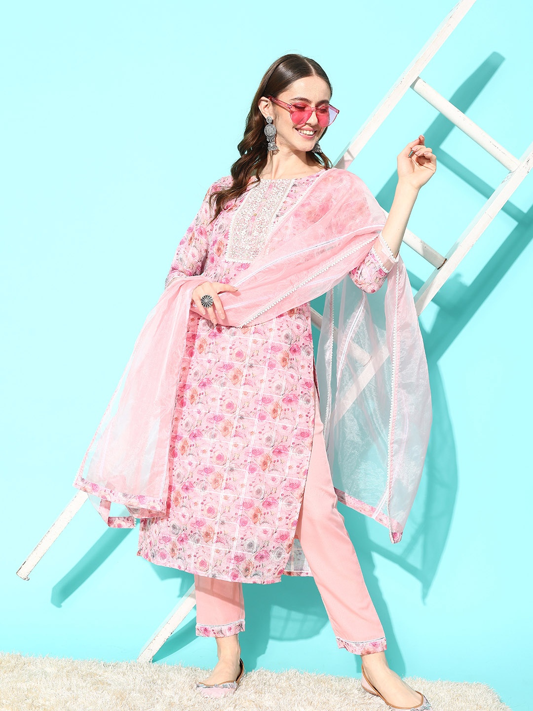 Sangria Floral Printed Regular Thread Work Linen Kurta with Trousers & With Dupatta, Pink
Sangria Floral Printed Regular Thread Work Linen Kurta with Trousers & With Dupatta, Pink