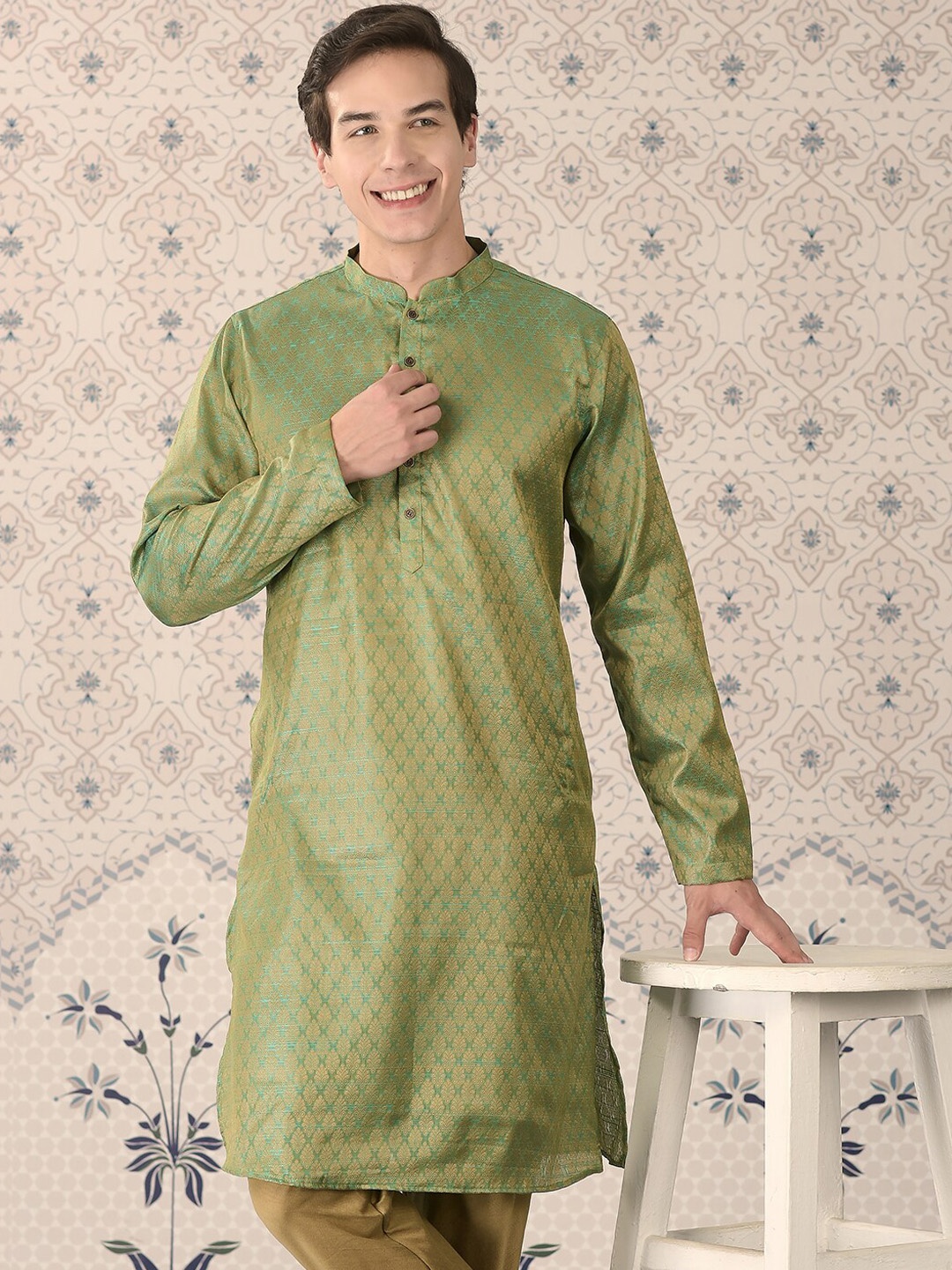 Ode by House of Pataudi Green & Gold-Toned Ethnic Motifs Woven Design Kurta with Churidar
Ode by House of Pataudi Green & Gold-Toned Ethnic Motifs Woven Design Kurta with Churidar
