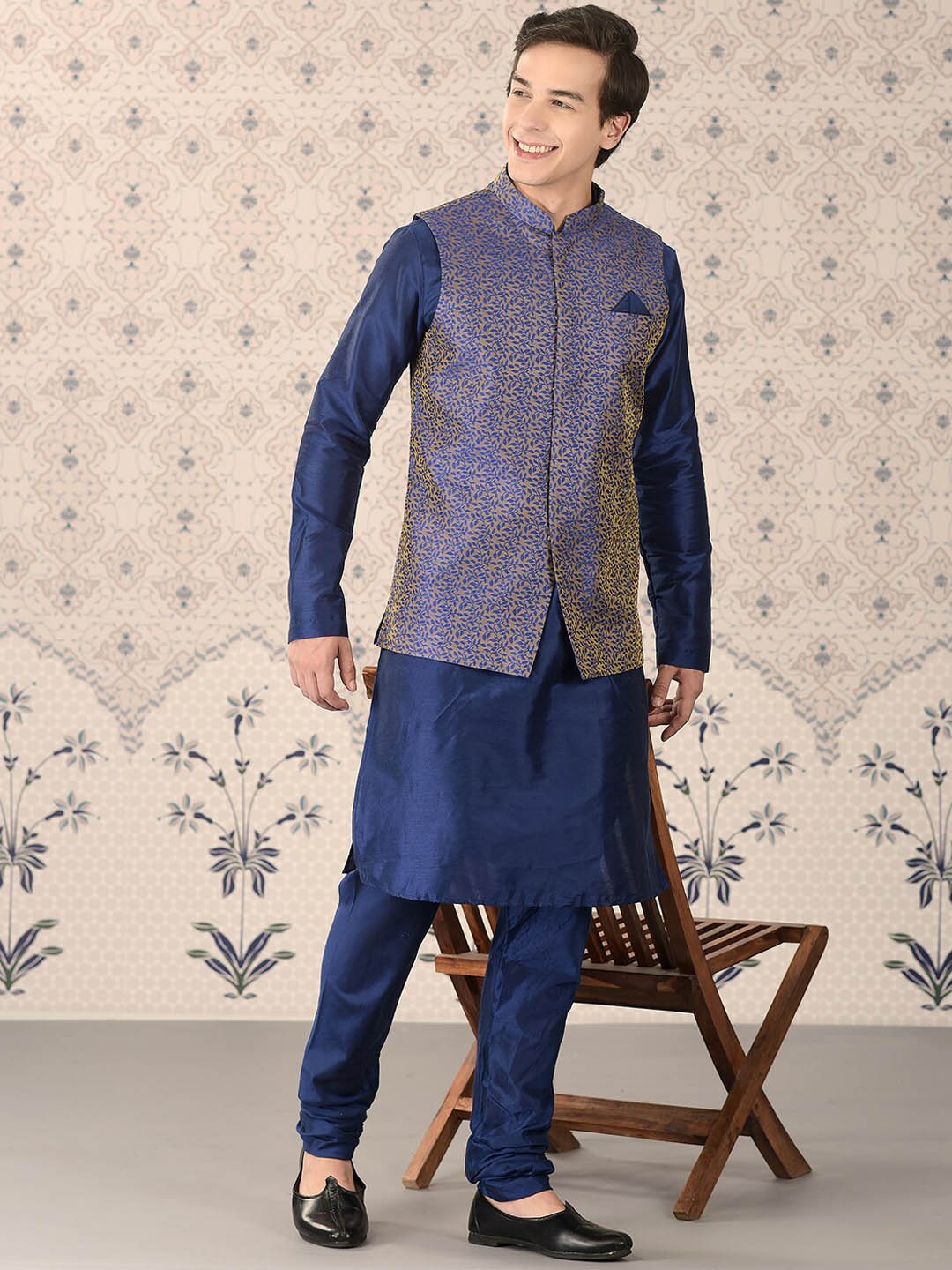 Ode by House of Pataudi Navy Blue Mandarin Collar Kurta With Churidar & Nehru Jacket
Ode by House of Pataudi Navy Blue Mandarin Collar Kurta With Churidar & Nehru Jacket