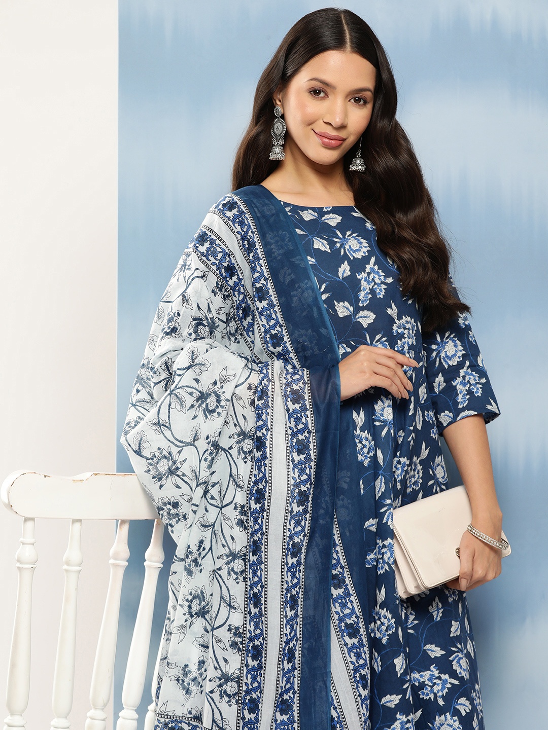 Nayo Women Floral Printed Regular Pure Cotton Kurta with Trousers & With Dupatta, Blue
Nayo Women Floral Printed Regular Pure Cotton Kurta with Trousers & With Dupatta, Blue