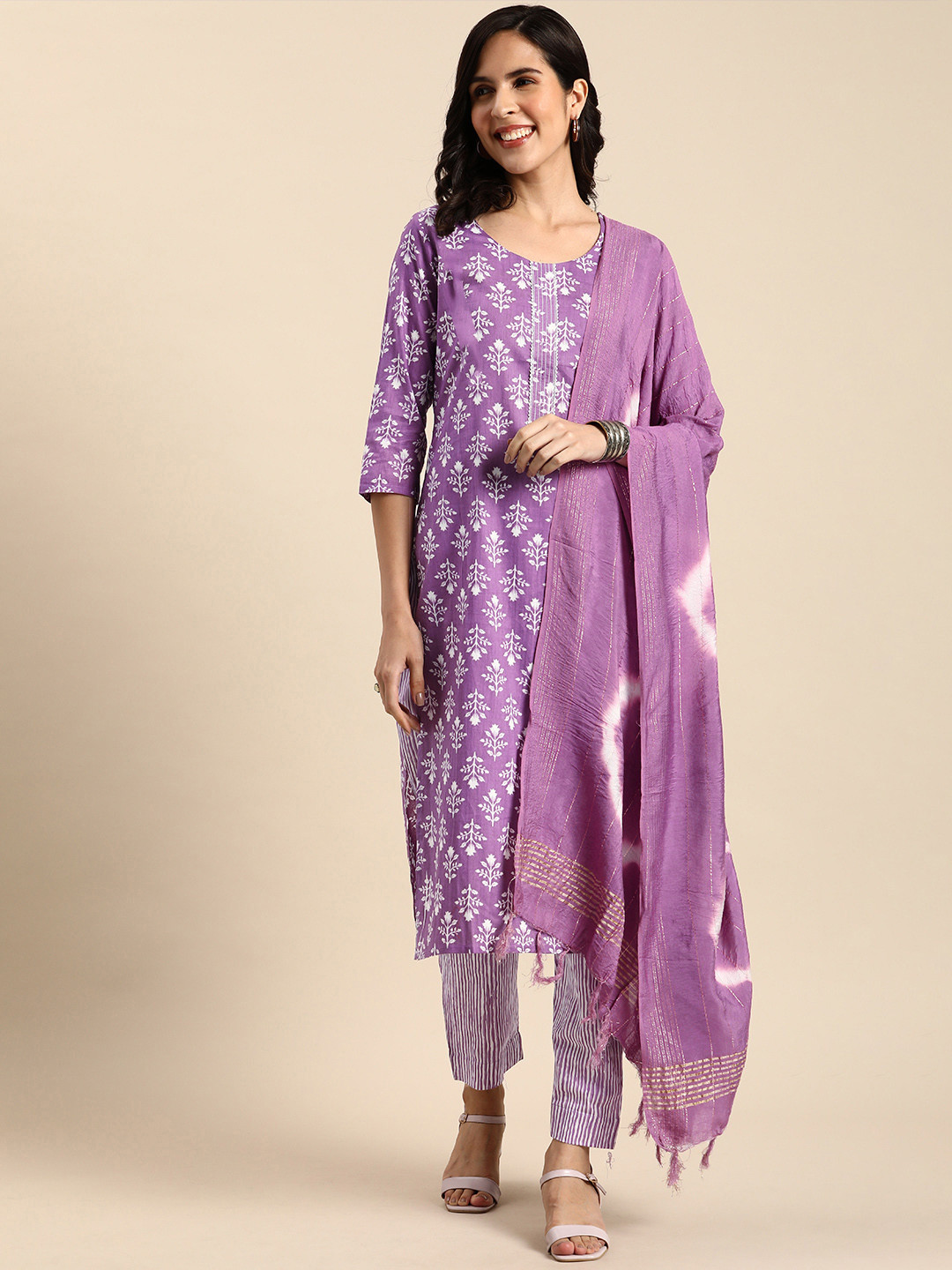 Anouk Women Floral Printed Regular Gotta Patti Kurta with Trousers & With Dupatta, Lavender
Anouk Women Floral Printed Regular Gotta Patti Kurta with Trousers & With Dupatta, Lavender