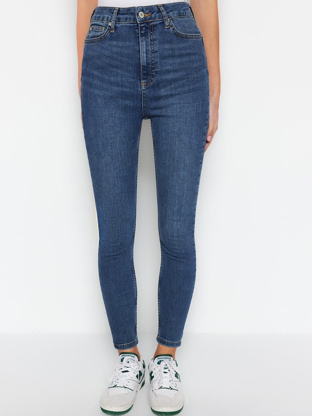 Trendyol Women Mid-Rise Light Fade Clean Look Casual Pure Cotton Jeans, Blue
Trendyol Women Mid-Rise Light Fade Clean Look Casual Pure Cotton Jeans, Blue