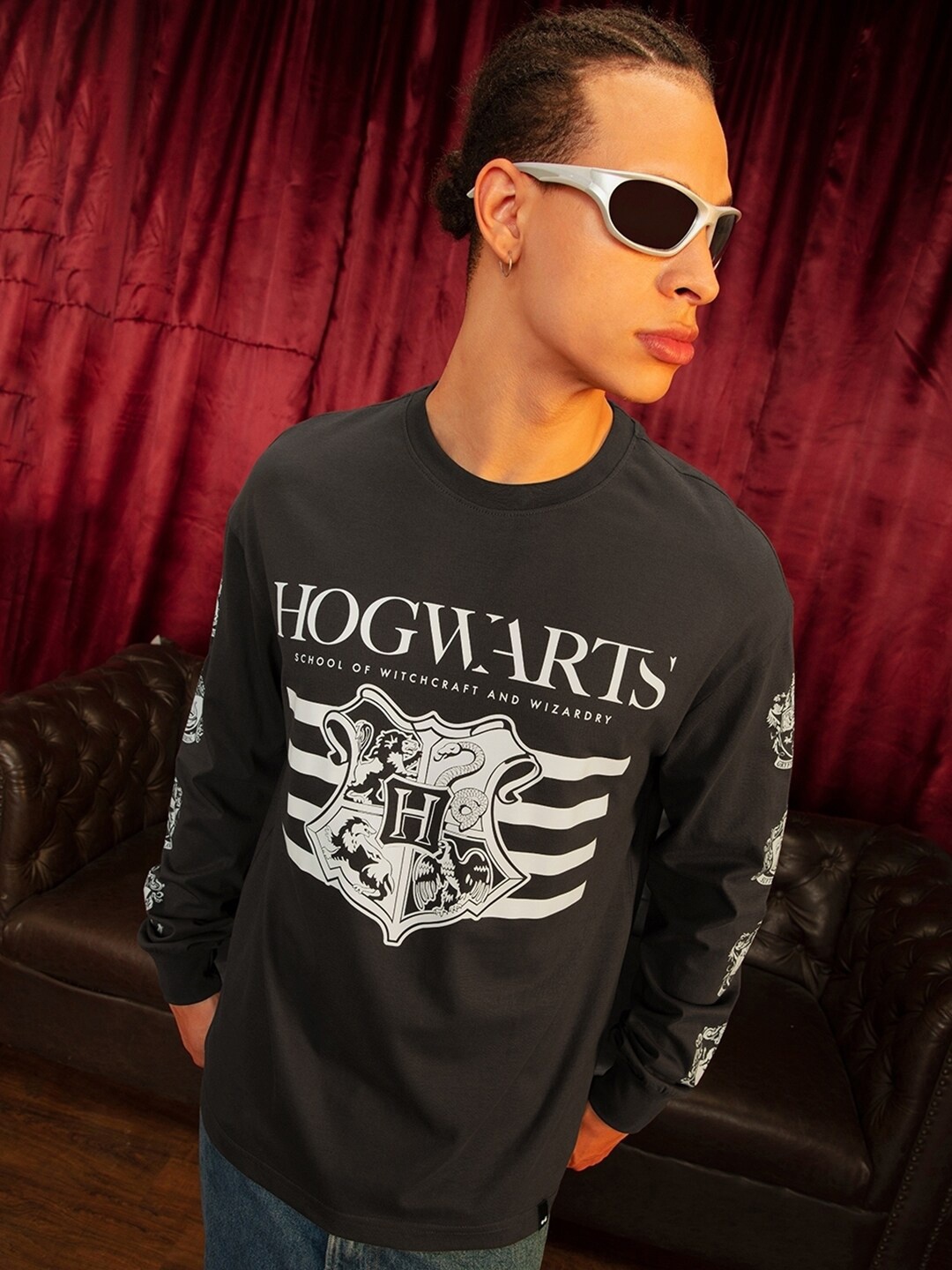 Bewakoof Official Harry Potter Men Hogwarts Crest Typography Print Oversized T-shirt, Brown
Bewakoof Official Harry Potter Men Hogwarts Crest Typography Print Oversized T-shirt, Brown