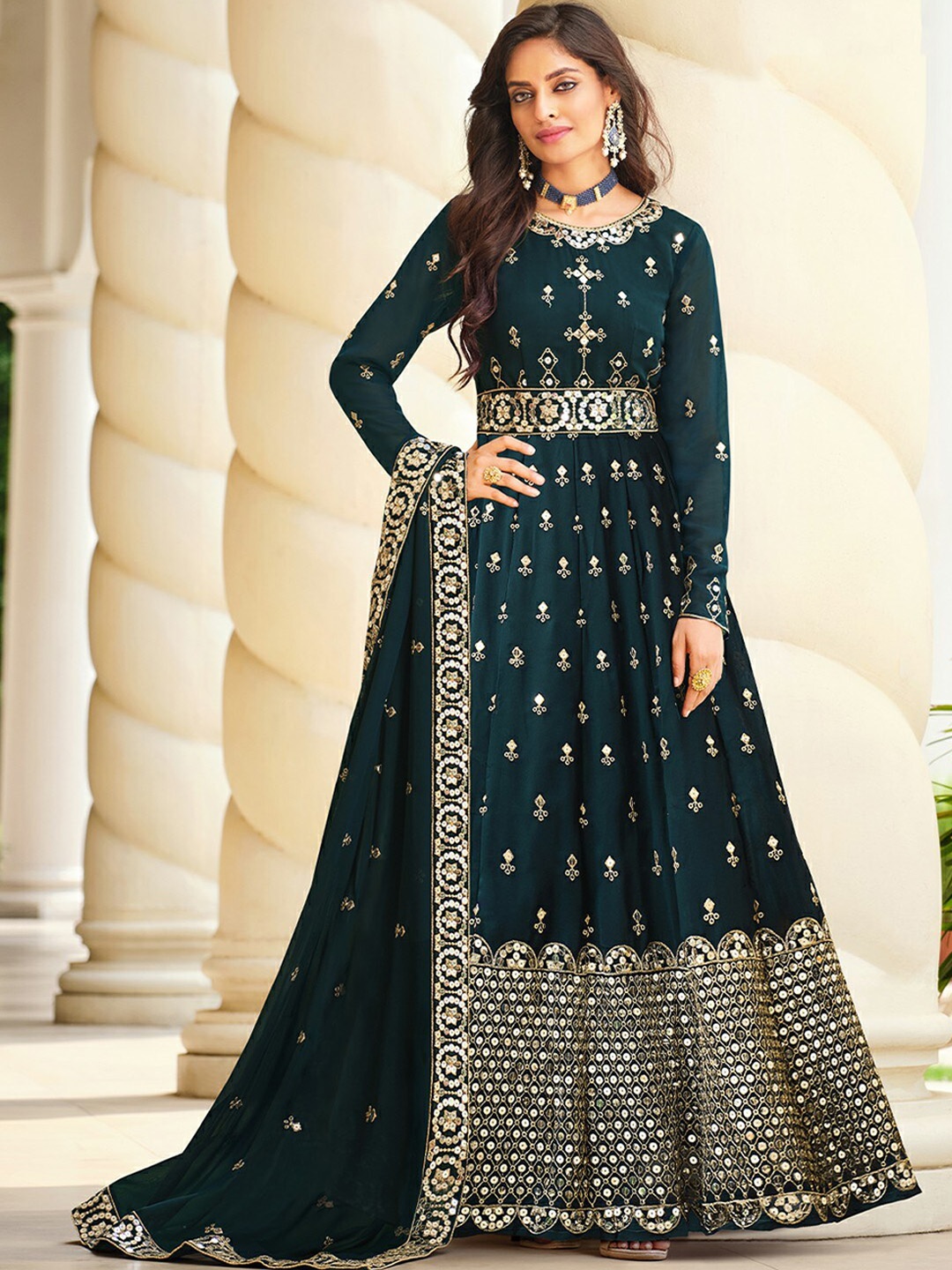 ODETTE Women Ethnic Motifs Embroidered Sequinned Kurta with Trousers & Dupatta, Teal
ODETTE Women Ethnic Motifs Embroidered Sequinned Kurta with Trousers & Dupatta, Teal