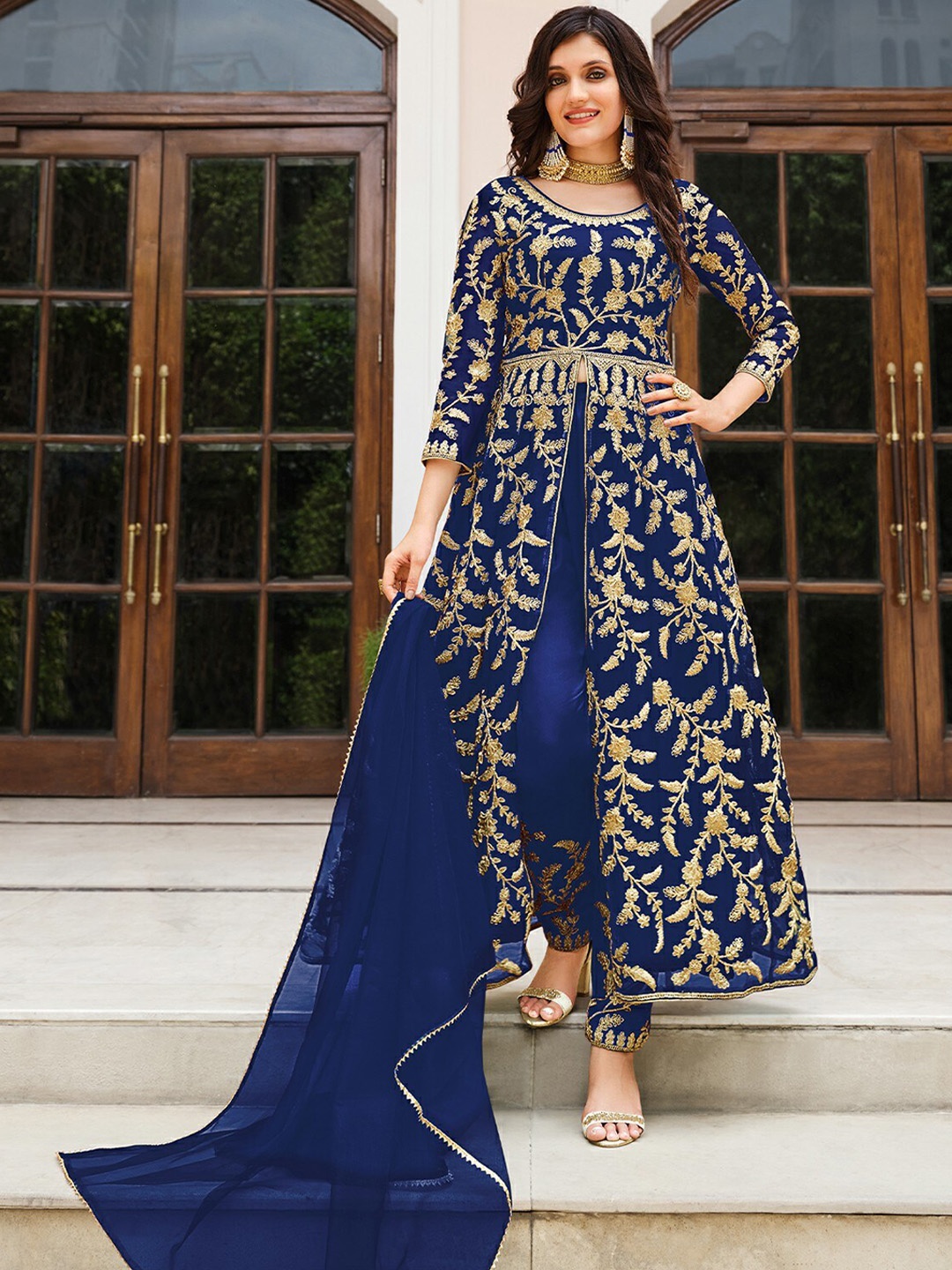 ODETTE Ethnic Motifs Embroidered High Slit A-Line Kurta With Trousers & Dupatta, Blue
ODETTE Ethnic Motifs Embroidered High Slit A-Line Kurta With Trousers & Dupatta, Blue