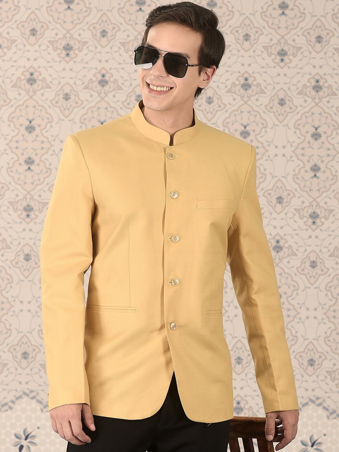 Ode by House of Pataudi Yellow Mandarin Collar Slim-Fit Bandhgala Blazer, Cream
Ode by House of Pataudi Yellow Mandarin Collar Slim-Fit Bandhgala Blazer, Cream