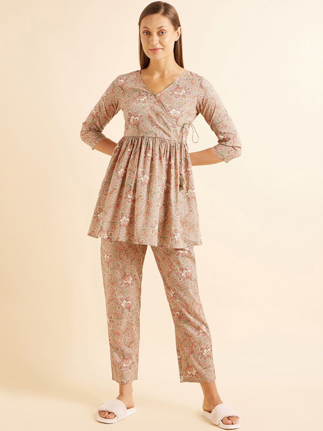 Sweet Dreams Grey & White Ethnic Motifs Printed Pure Cotton Night Suit
Sweet Dreams Grey & White Ethnic Motifs Printed Pure Cotton Night Suit