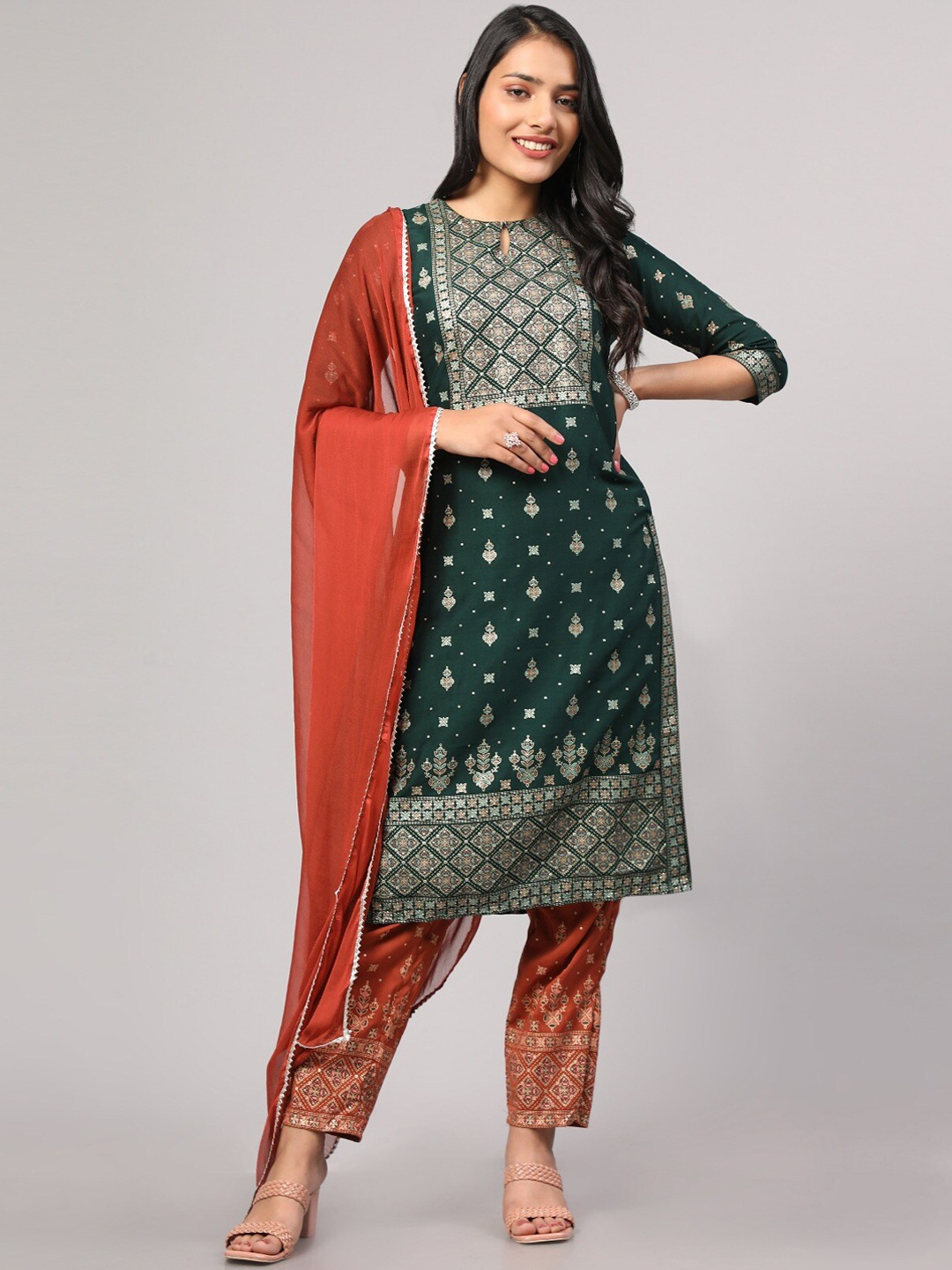 V TRADITION Keyhole Neck Ethnic Motifs Printed Regular Kurta with Trousers & With Dupatta, Green
V TRADITION Keyhole Neck Ethnic Motifs Printed Regular Kurta with Trousers & With Dupatta, Green