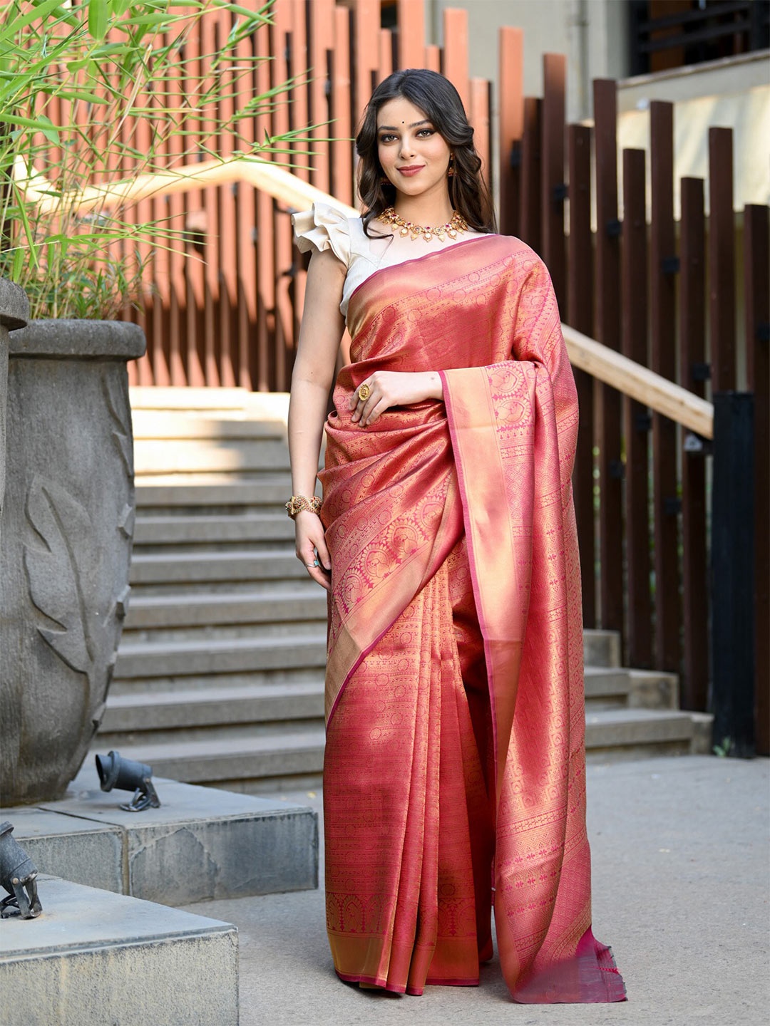 BEATITUDE Ethnic Woven Design Zari Kanjeevaram Saree, Red