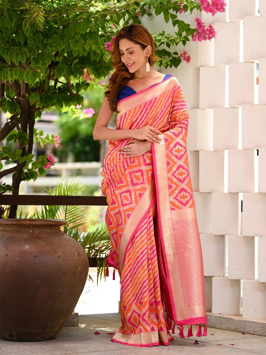 BEATITUDE Woven Design Zari Banarasi Saree, Peach